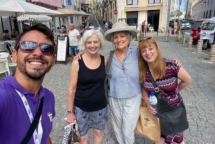 Tour privato in Tuk Tuk di Alfama: il quartiere più antico di Lisbona (2 ore)