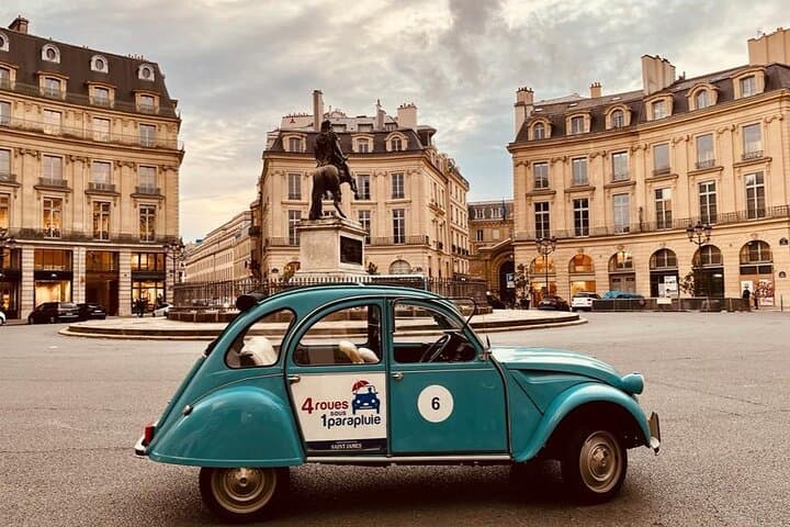 Private tour Paris Little-known places 2 hours in Citroën 2CV