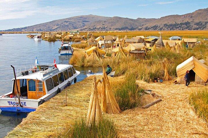 Excursão a Ilhas Uros-Taquile em barco de Puno com almoço.