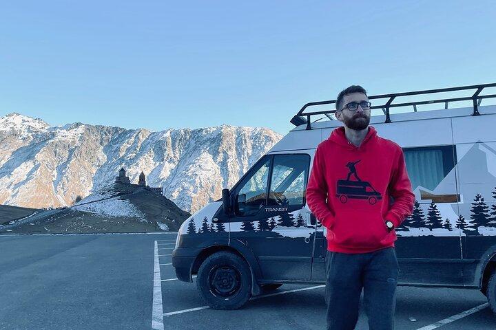 Tour grupal de Kazbegi y Gudauri desde Tbilisi