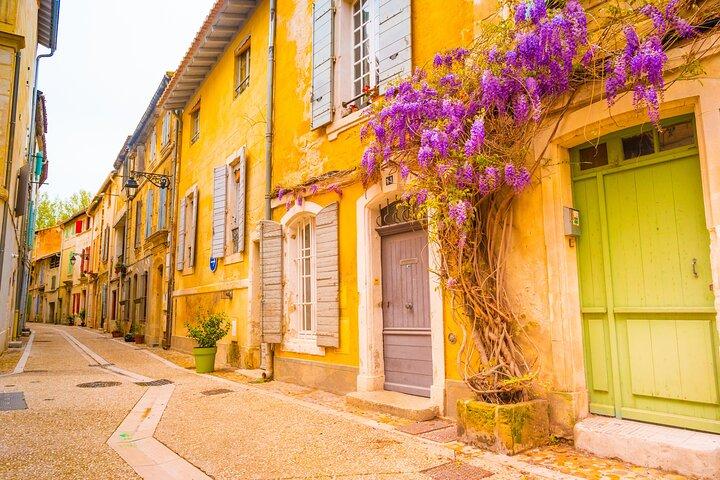 Viagem de dia inteiro às aldeias de Arles, Les Baux e Saint-Remy saindo de Aix