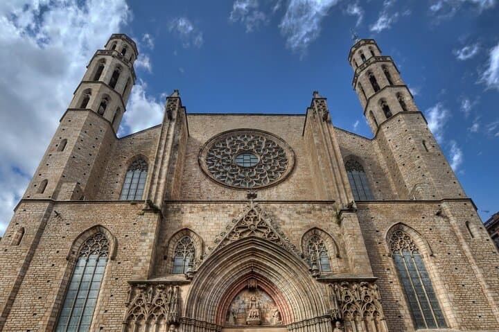 El Born: Santa Maria del Mar Tour with Exclusive Rooftop Views