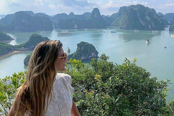Hanoi : Ha Long Bay 5 - Sterren dagcruise met jacuzzi, lunch, feest