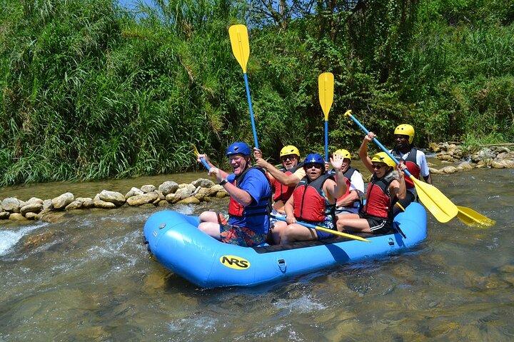 Ocho Rios Shore Excursion: River Rafting og Beach Adventure