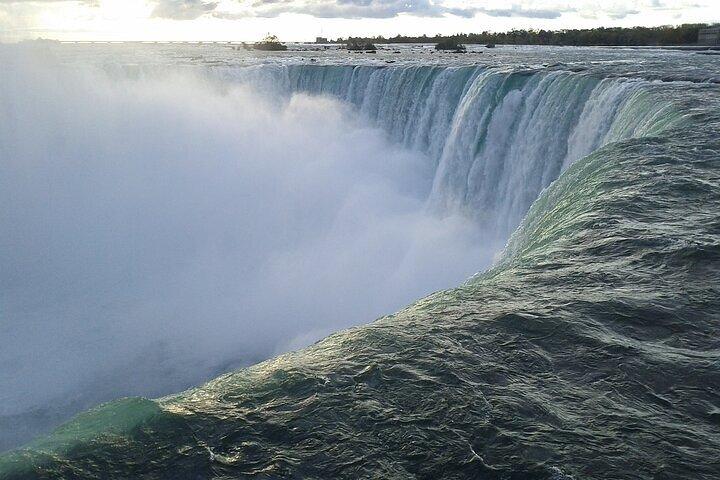 Niagara: Dietro le cascate, biglietto per la Skylon Tower e tour audio Tesla