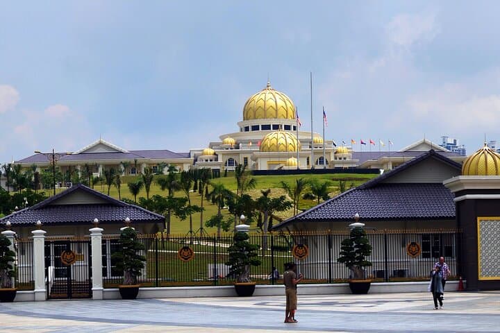 Kuala Lumpur City Tour with Petronas Twin Tower Admission Ticket