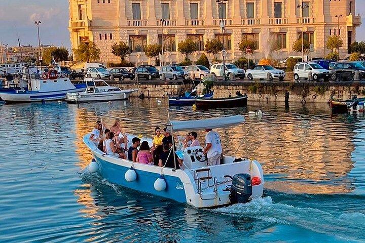 Ortigia Island och Sea Caves Båttur med Prosecco