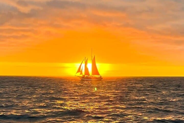 Cape Town 90 minute Sunset Cruise with The Spirit of Victoria