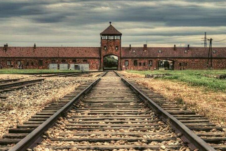 Auschwitz-dagtour vanuit Warschau per privéauto met lunch