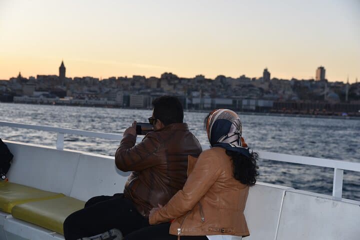 Bosphorus Explorer: 2-Hour Cruise Throughout the Day