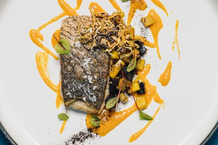 2-Hour Fish and Gin Guided Tasting with Lunch in Pompeii