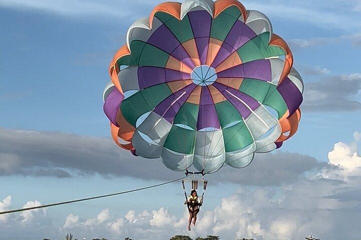 Excursão particular de jet ski e parasailing saindo de Montego Bay