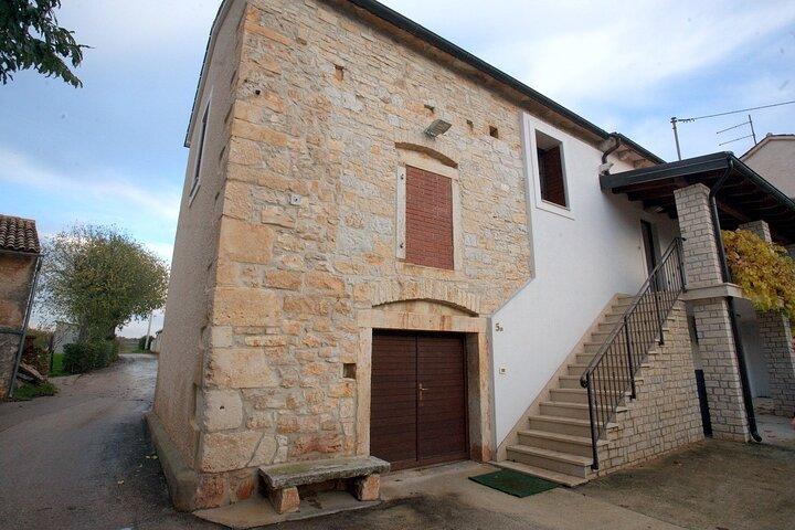 Private Sparkling Wine Tasting in Istria