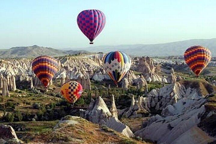 Cappadocia 1 Night 2 Days Tour avec Montgolfière Tour Goreme