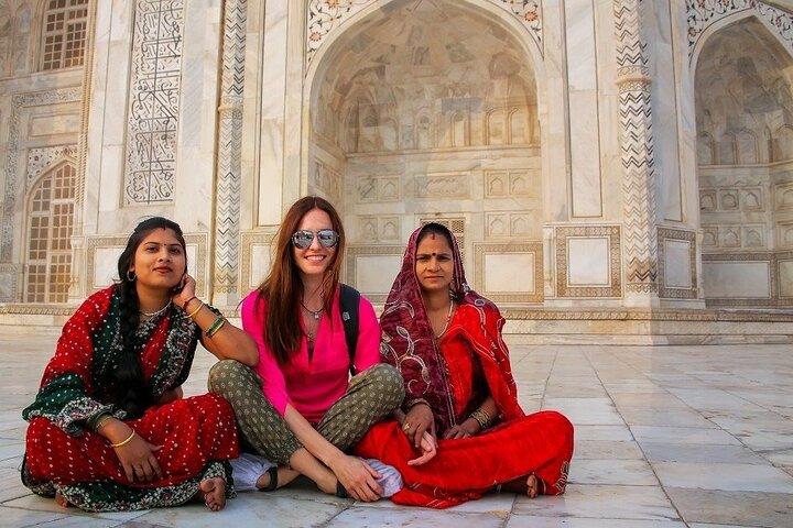 Da Delhi: tour all'alba del Taj Mahal e del forte di Agra in auto
