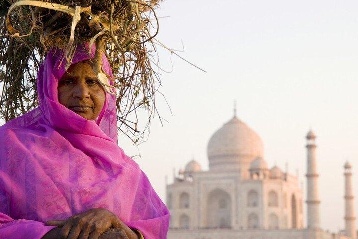 Da Delhi: tour all'alba del Taj Mahal e del forte di Agra in auto