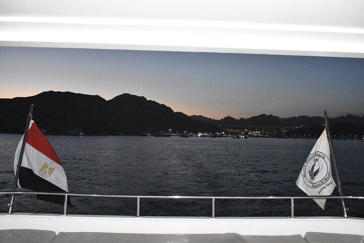 Cruzeiro com Jantar Privado no Vip Yacht Sharm El Sheikh