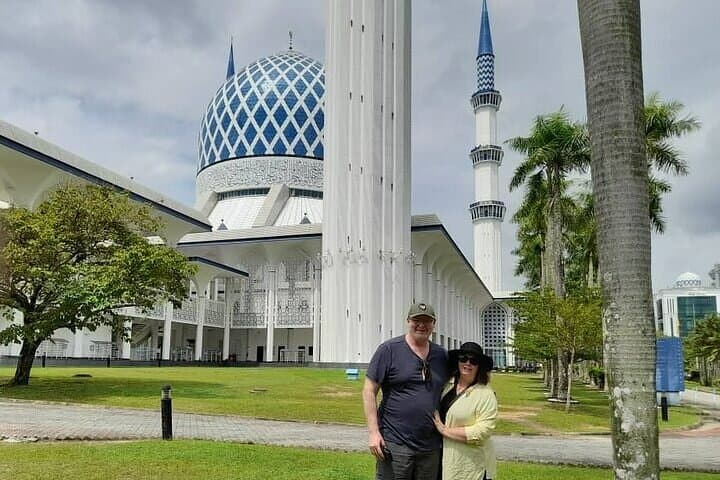 Blue Mosque and Batu Caves Private Tour from Kuala Lumpur