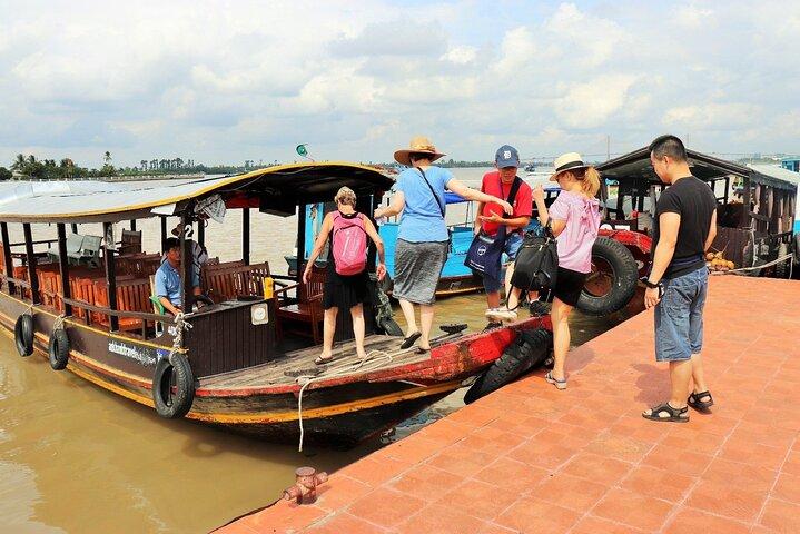 Autênticos túneis de Cu Chi e experiência de dia inteiro no Delta do Mekong