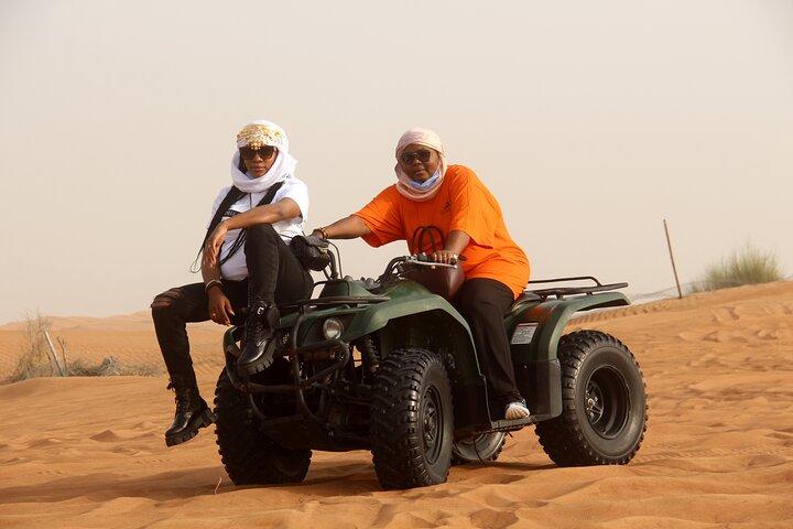 Safari dans le désert de Dubaï au lever du soleil