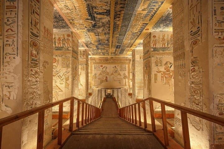 5 Days Luxury Nile Cruise from Luxor to Aswan with Tour Guide