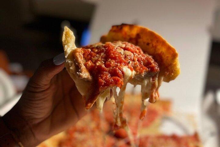 ピザ、ホットドッグ、カップケーキ、ビールを含む楽しいシカゴ自転車ツアー