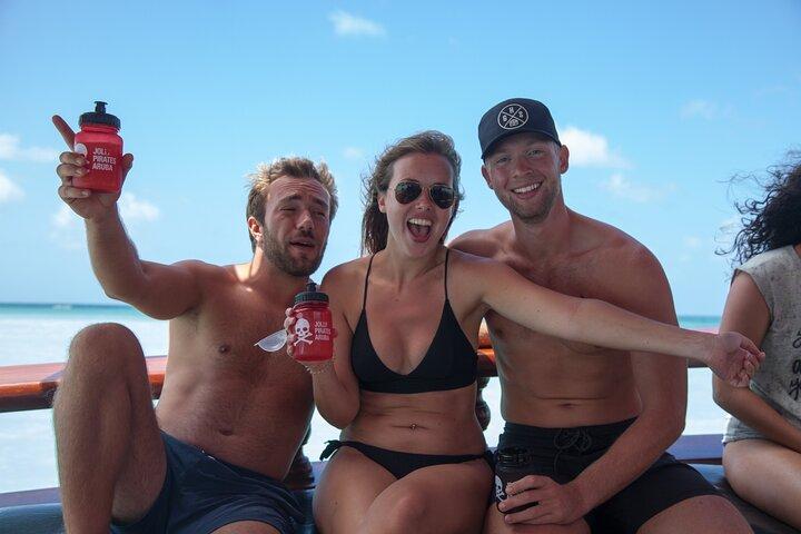 Jolly Pirate Sunset Grub en Grog Dinner varen op Aruba