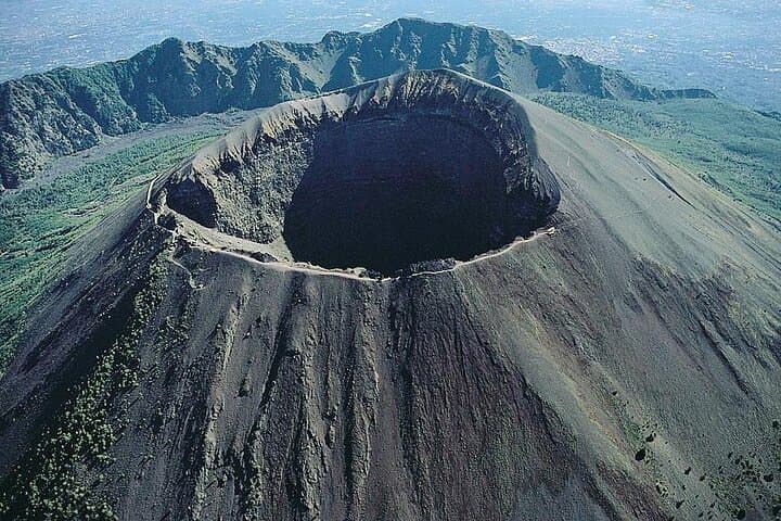 Half-Day Mount Vesuvius of Pompeii Tour by Bus