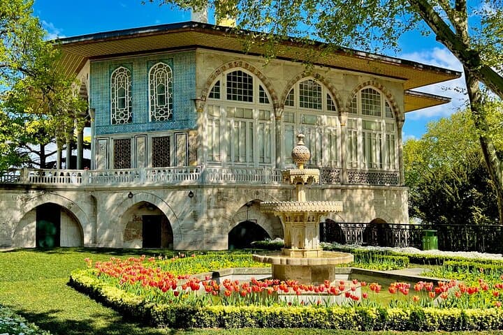 Topkapi Palace/Harem, Basilica Cistern, Grand Bazaar Private Tour