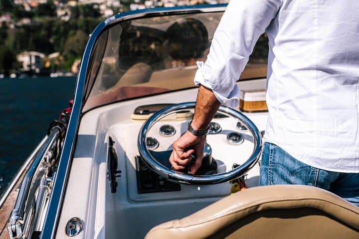 Private Boat Tour with Captain and Prosecco Lake Como 5 Pax