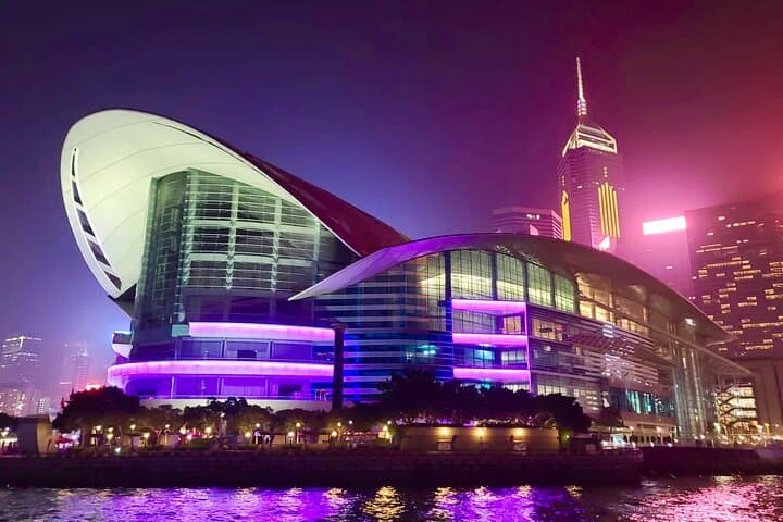 Private Night Harbour Boat Cruise in Hong Kong (15 people max)