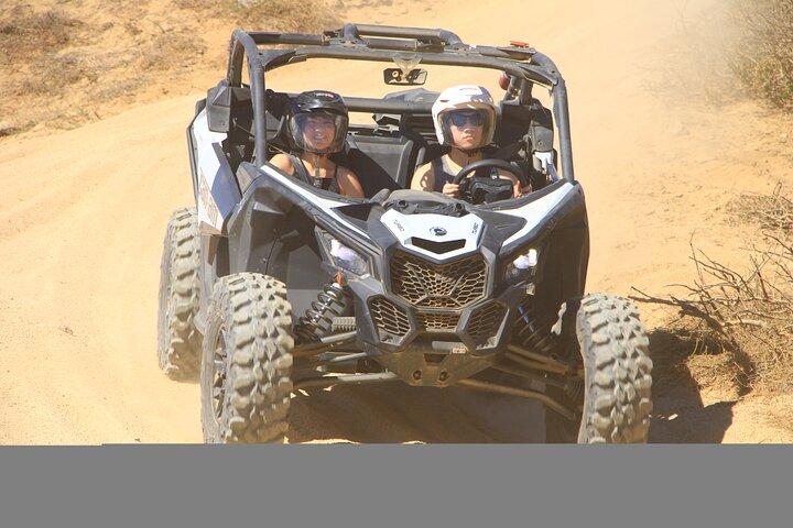 マーベリック カン アム X3 ビーチと砂漠の UTV アドベンチャー