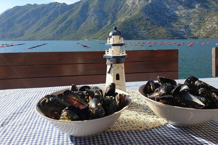 Crucero Gastro Privado : Blue Cave & Organic Seaside Lunch