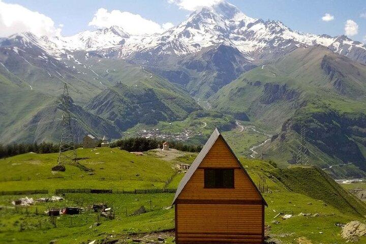 Kazbegi e Gudauri viajam via Jvari UNESCO. Da praça da Liberdade.