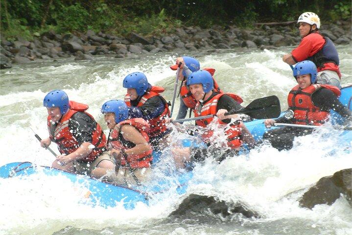 Rafting auf dem Pacuare River von La Fortuna mit Shuttle nach Puerto Viejo oder San Jose
