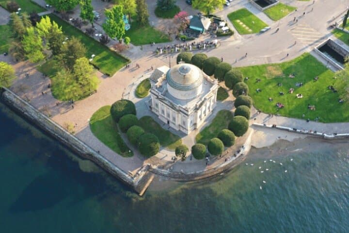 Private Audio Guided Walking Tour in Como