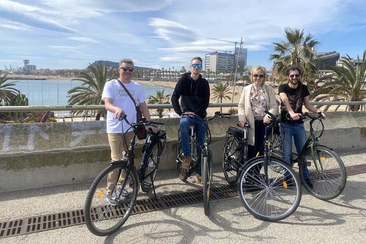 Best of Barcelona Highlights: Private Half-Day E-Bike Tour