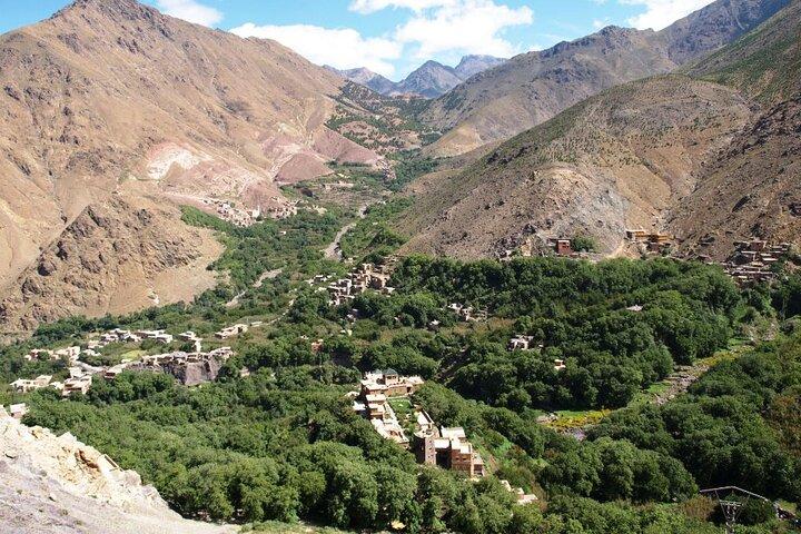マラケシュからアトラス山脈イムリルへの日帰り旅行