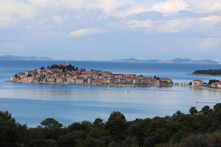Krka Waterfalls & Scenic Coastal Road Tour de um dia a partir de Split