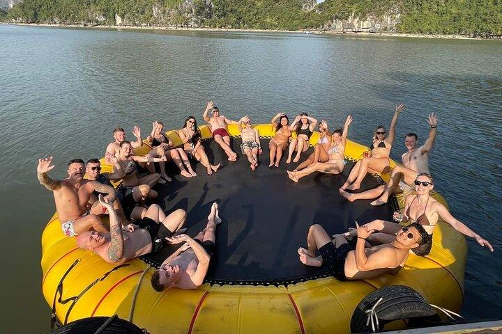 1 Night Party Boat & 1 Night Bungalow i Private Island