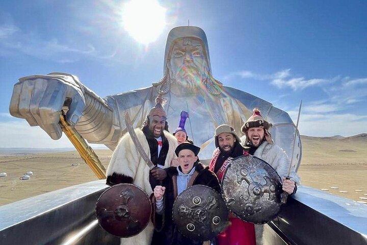 チンギス・ハーン像ツアー:3時間チケット付き