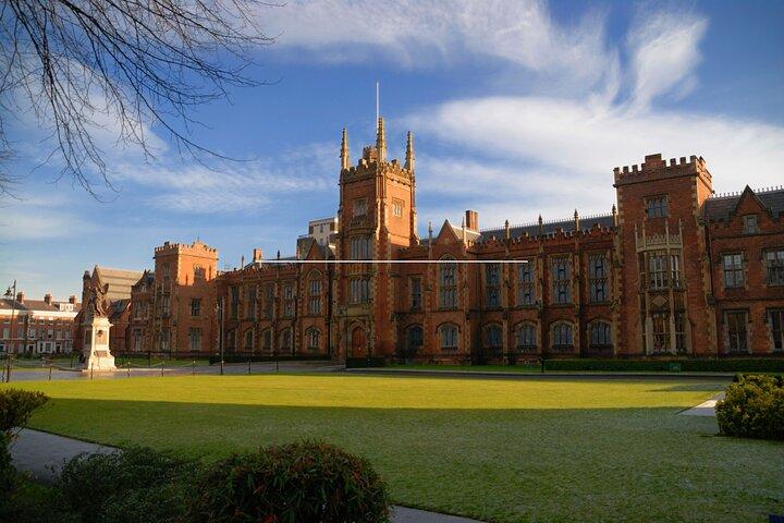 Excursão a pé guiada privada em Belfast
