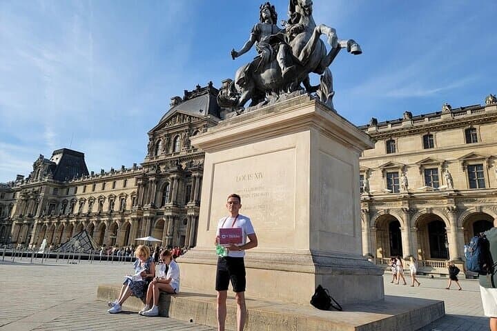 Louvre Museum & Mona Lisa Semi-Private Guided Tour (Max 6 People)