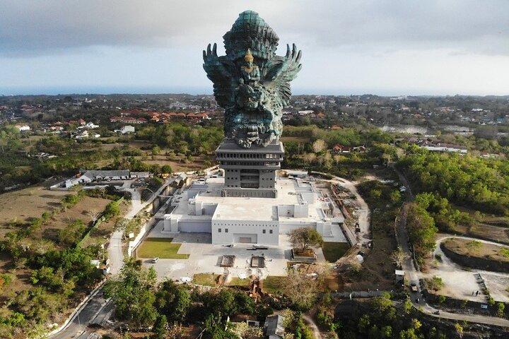 South Bali Tour: Watersport, GWK, Uluwatu Sunset e Kecak Dance