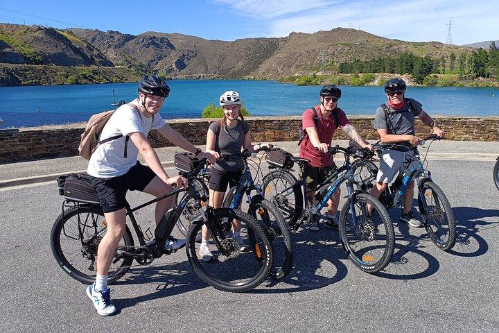 ダンスタン湖自転車道の自転車レンタルと往復の豪華シャトル付き
