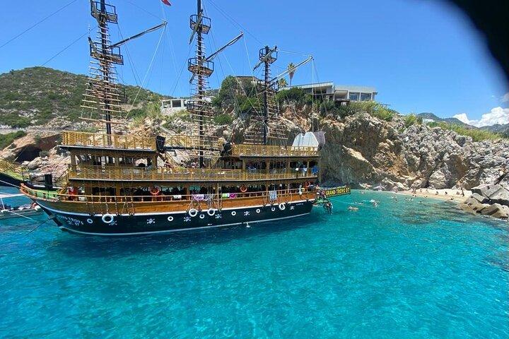 Alanya Grand Pirate Boat Tour med frokost, læskedrikke og overførsel