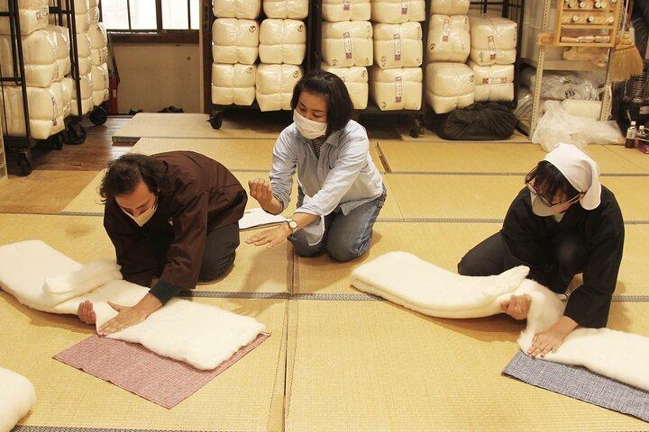 座布団を作ろう 布団職人と綿の詰め物体験