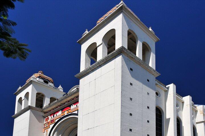 San Salvador Custom Walking Tour med en guide (Private Tour)