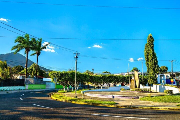 San Salvador Custom Walking Tour med en guide (Private Tour)