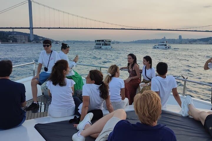 Istanbul Bosphorus Boat Cruise Tour ( MORNİNG or SUNSET )